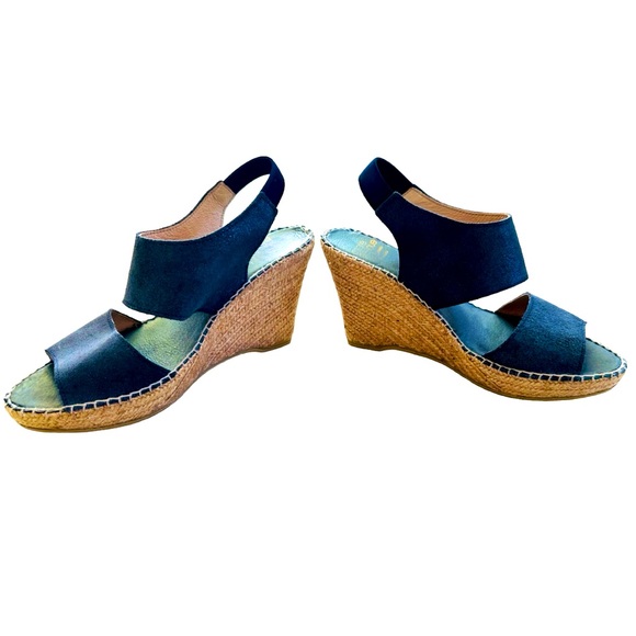 Andre Assous | Reese Wedge Sandal - Picture 3 of 5